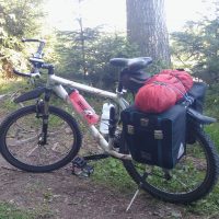 Mountainbike mit Zelt im Nordschwarzwald