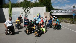 Ute Jansen und Markus Frommlet im Rollstuhl durch Ulm