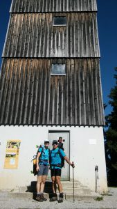 Ute Jansen und Markus Frommlet wandern auf Schwarzen Grat bei der ersten Umrundung Baden-Württembergs