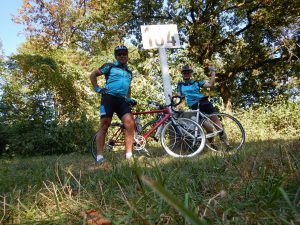 Ute Jansen und Markus Frommlet mit Rennrad bei der ersten Umrundung Baden-Württembergs